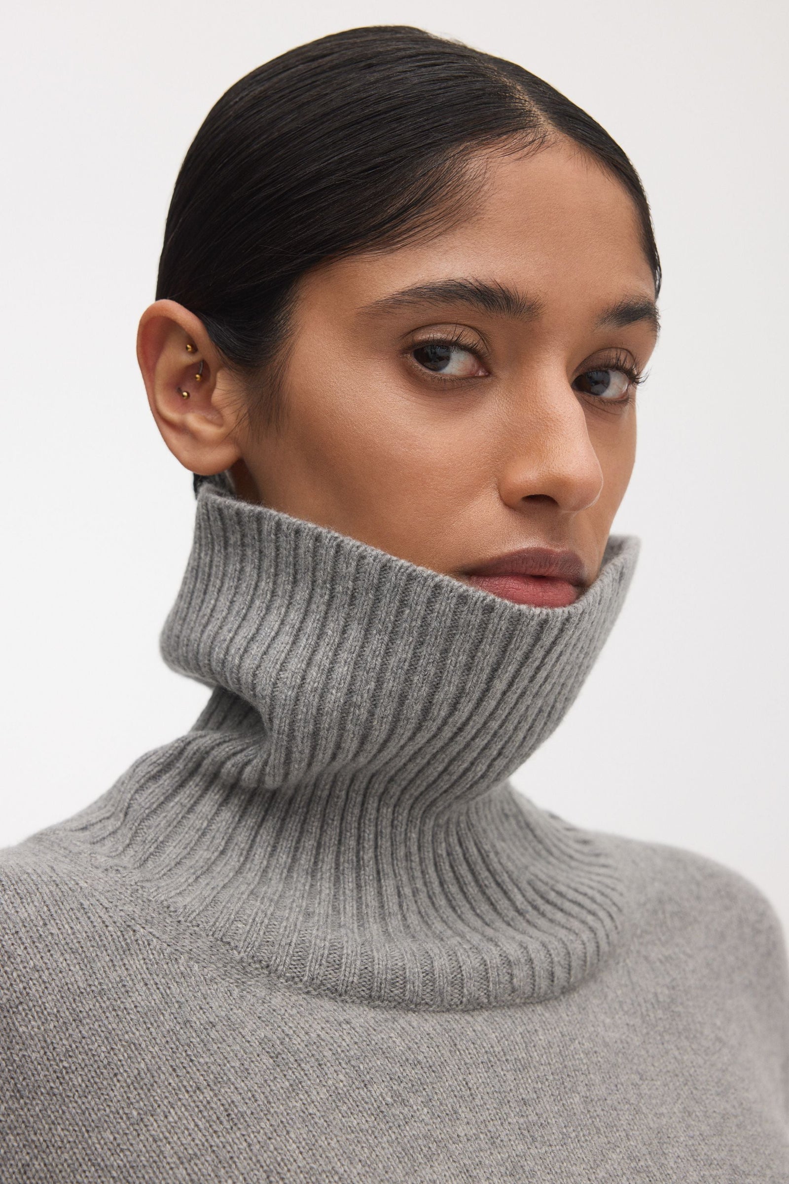 The Cashmere Roll Neck